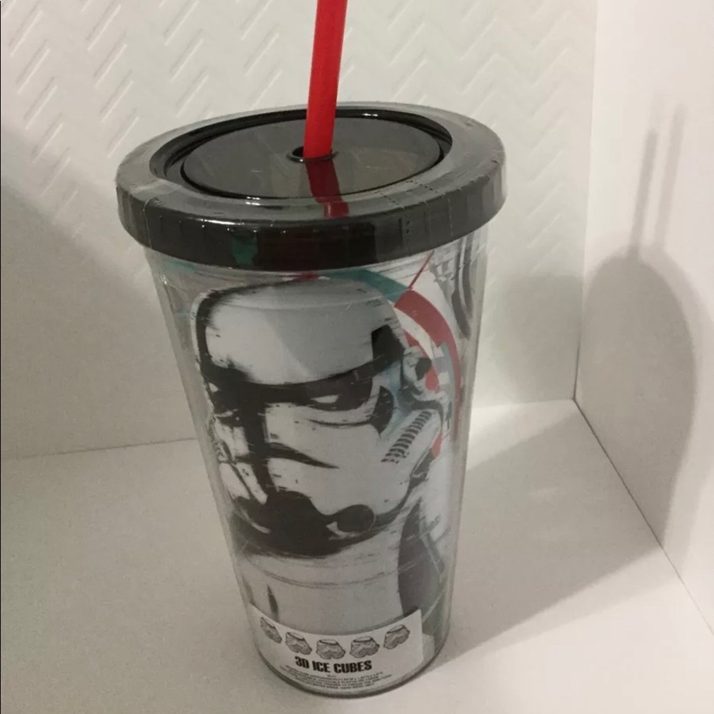 New Star Wars 16oz Plastic Travel Tumbler With 3D Ice Cubes, Instructions, Straw